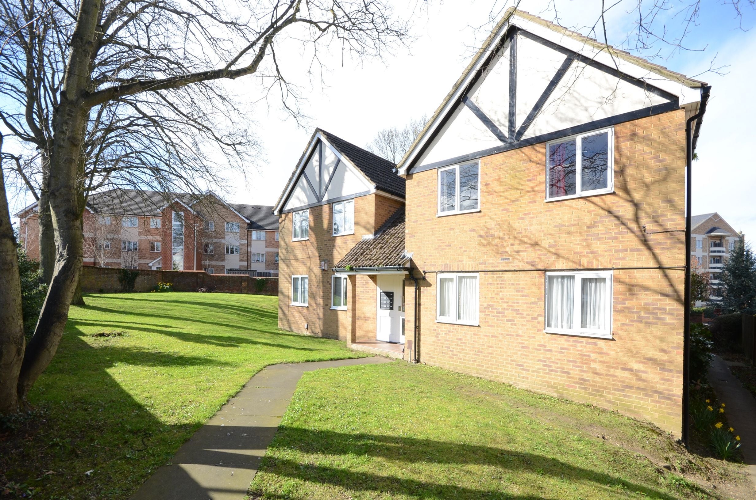 Flat Groveland Place in Reading