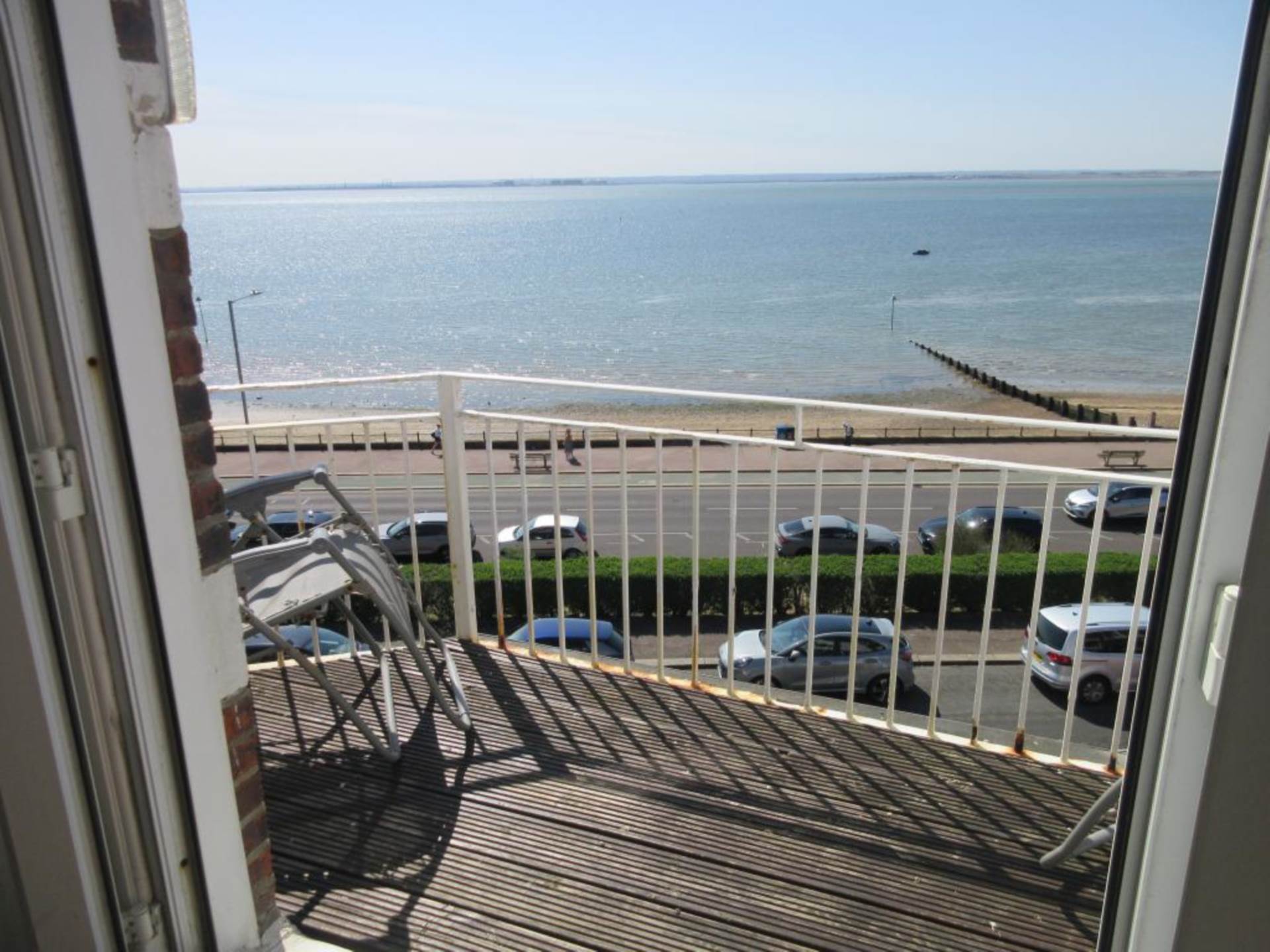 Flat The Leas in Southend-on-Sea