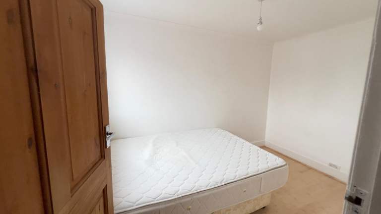 Flat Nelson Road in Greater London