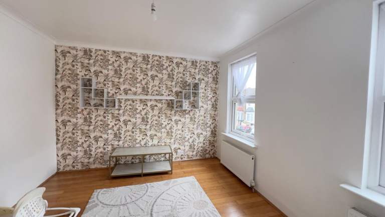 Flat Nelson Road in Greater London