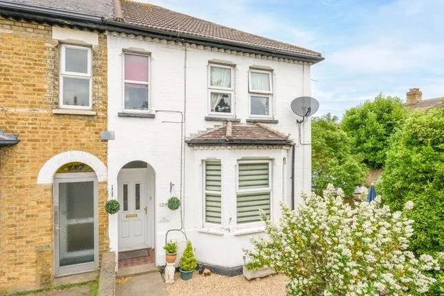 Flat Terrace Road in Elmbridge