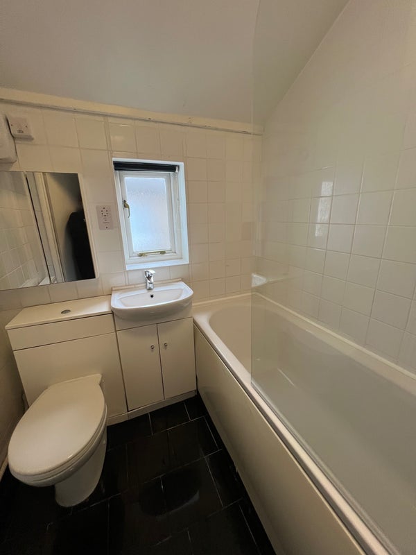 Flat Whittington Road in Greater London