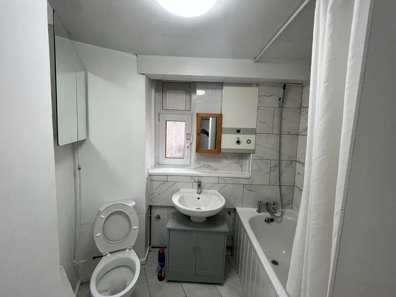 Room Boundary Road in Greater London