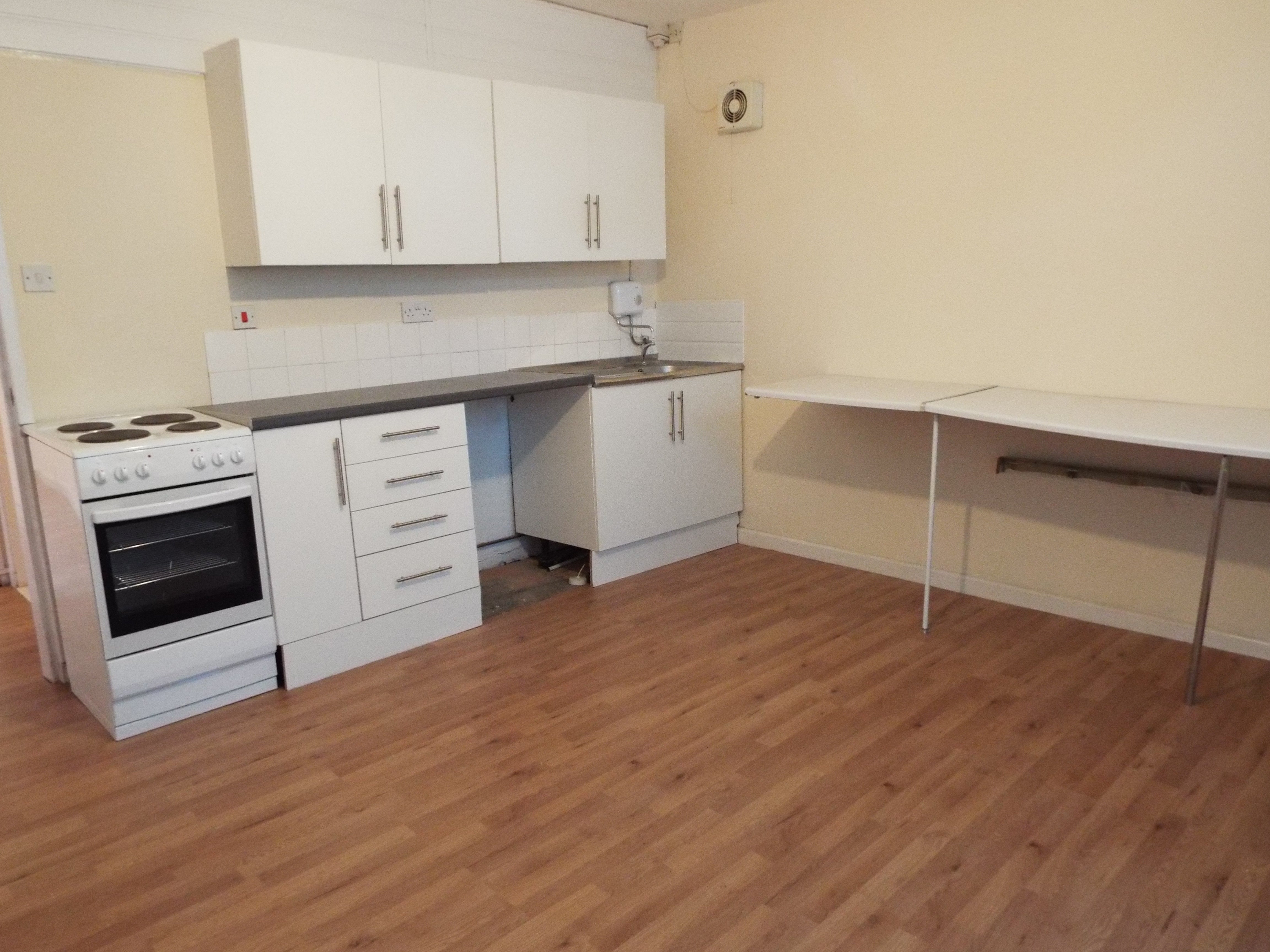 Flat Layton Avenue in Mansfield Woodhouse