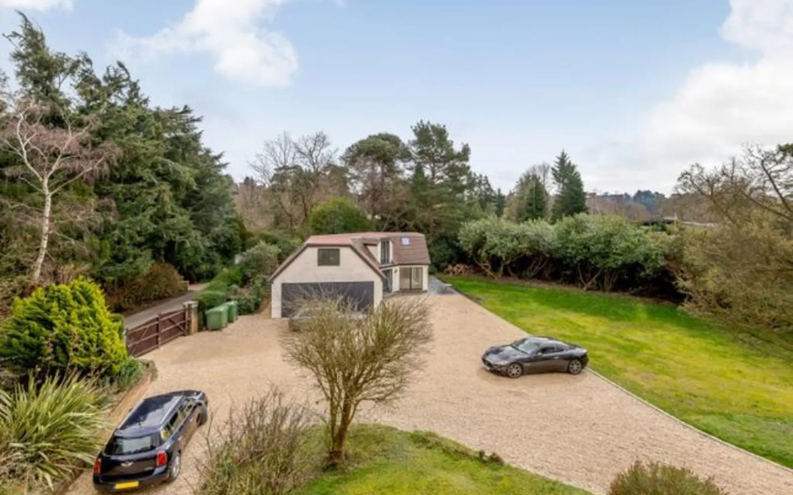 House Yaffle Road in Elmbridge