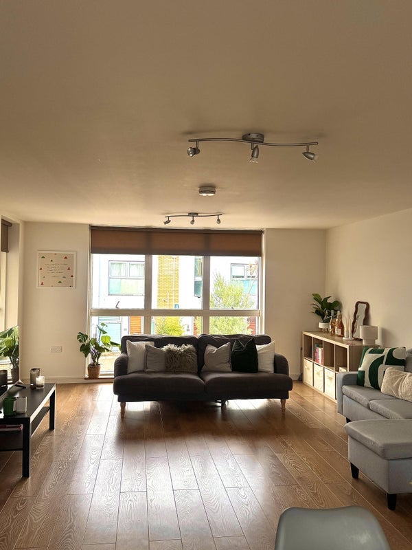 Flat Bedford Hill in Greater London