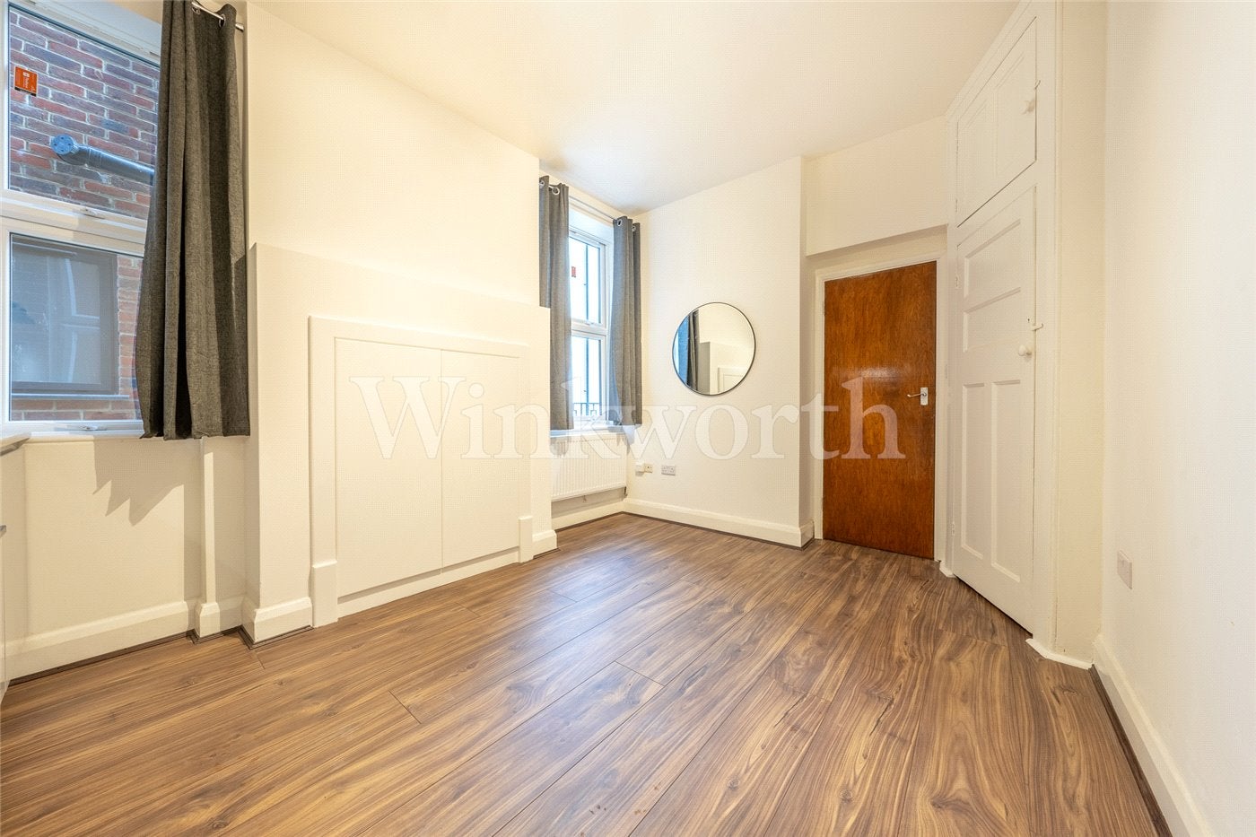 Flat Hoop Lane in Greater London