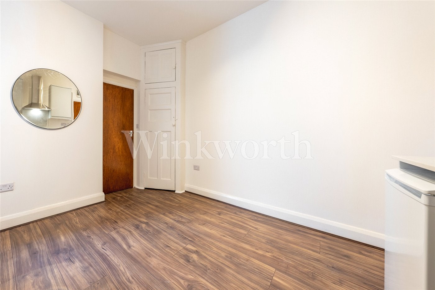 Flat Hoop Lane in Greater London