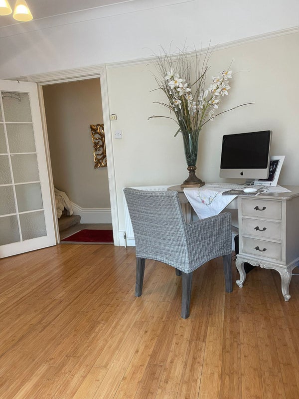 Room Hamilton Road in Greater London
