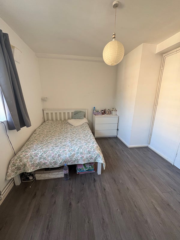 Room Mintern Street in Greater London
