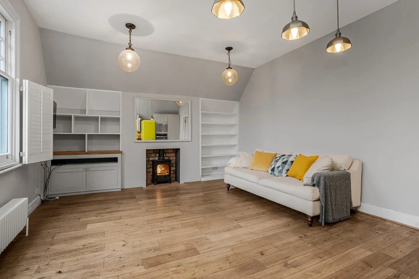 Flat Ambleside Avenue in Greater London