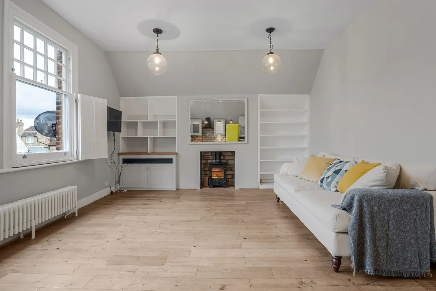 Flat Ambleside Avenue in Greater London