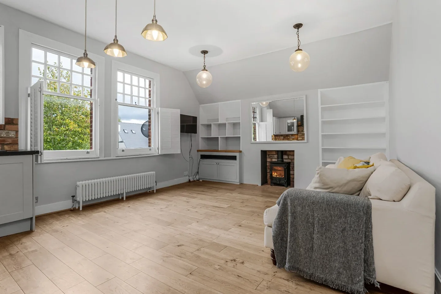 Flat Ambleside Avenue in Greater London
