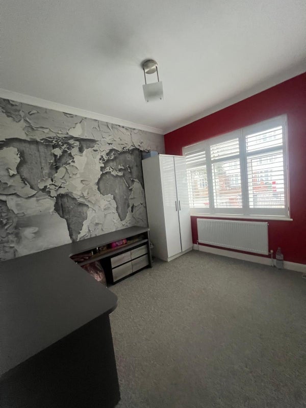 Room Crantock Road in Greater London