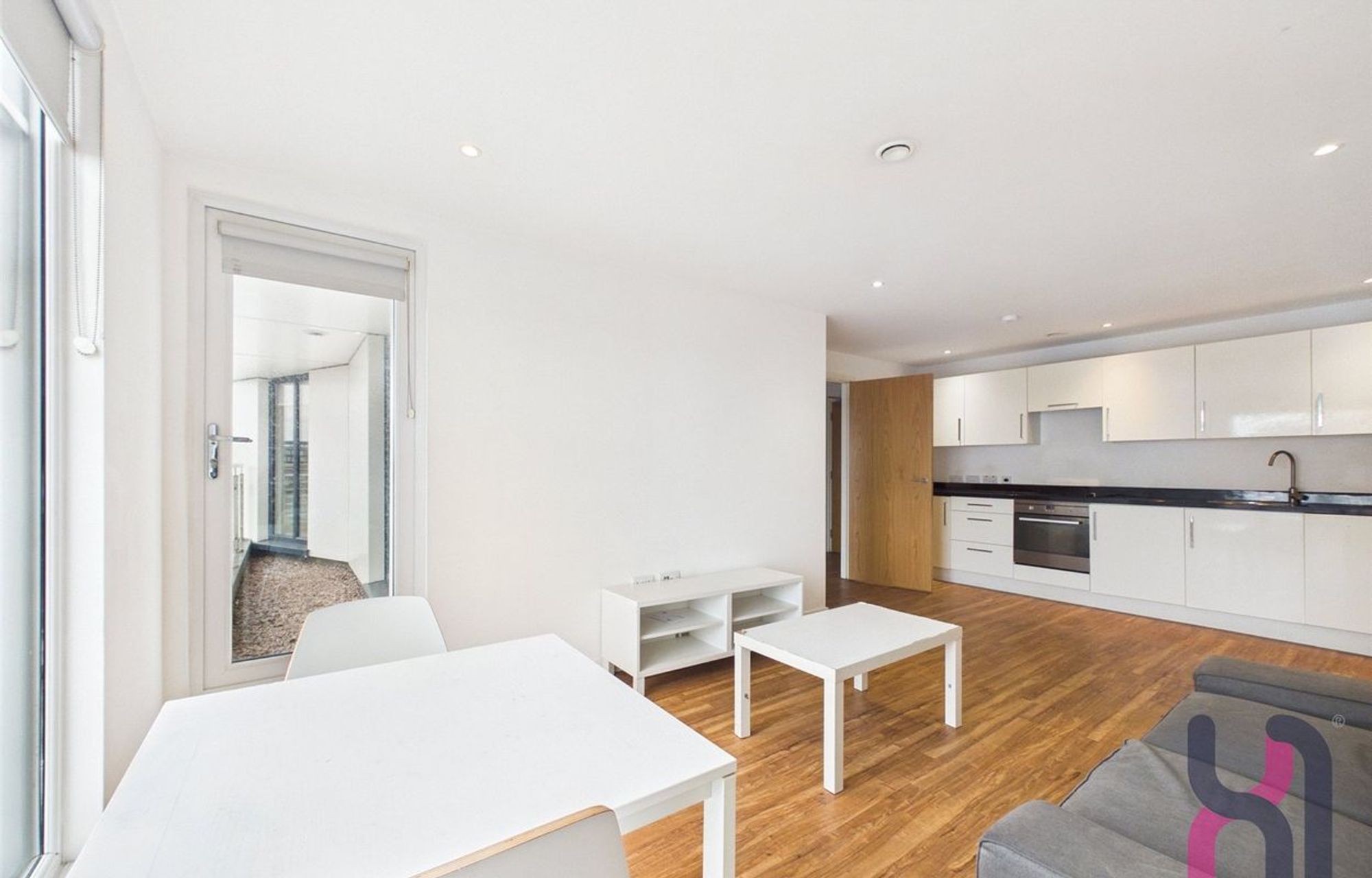 Flat Elmira Way in Salford