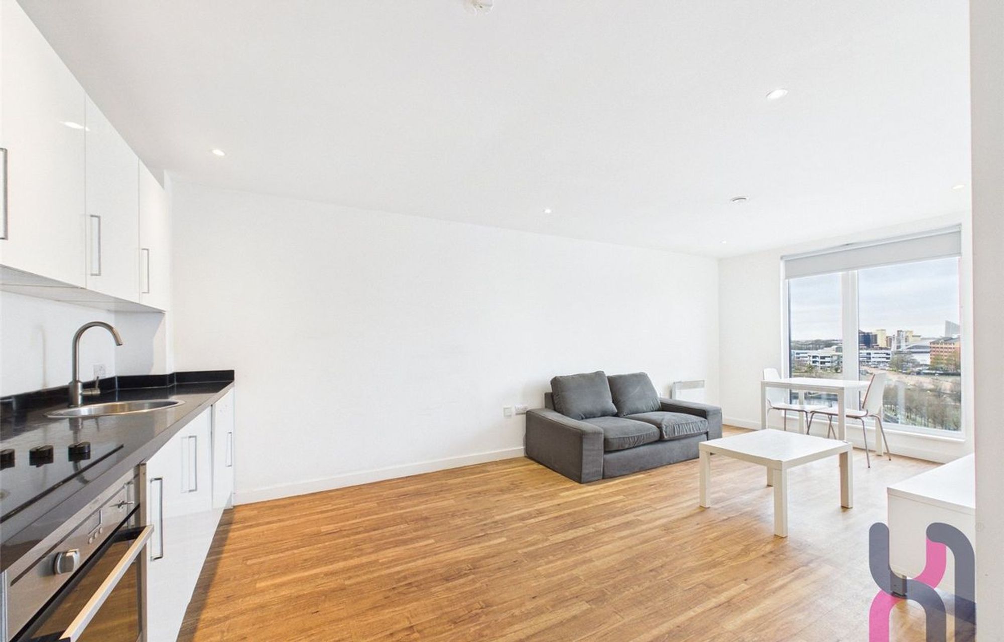 Flat Elmira Way in Salford