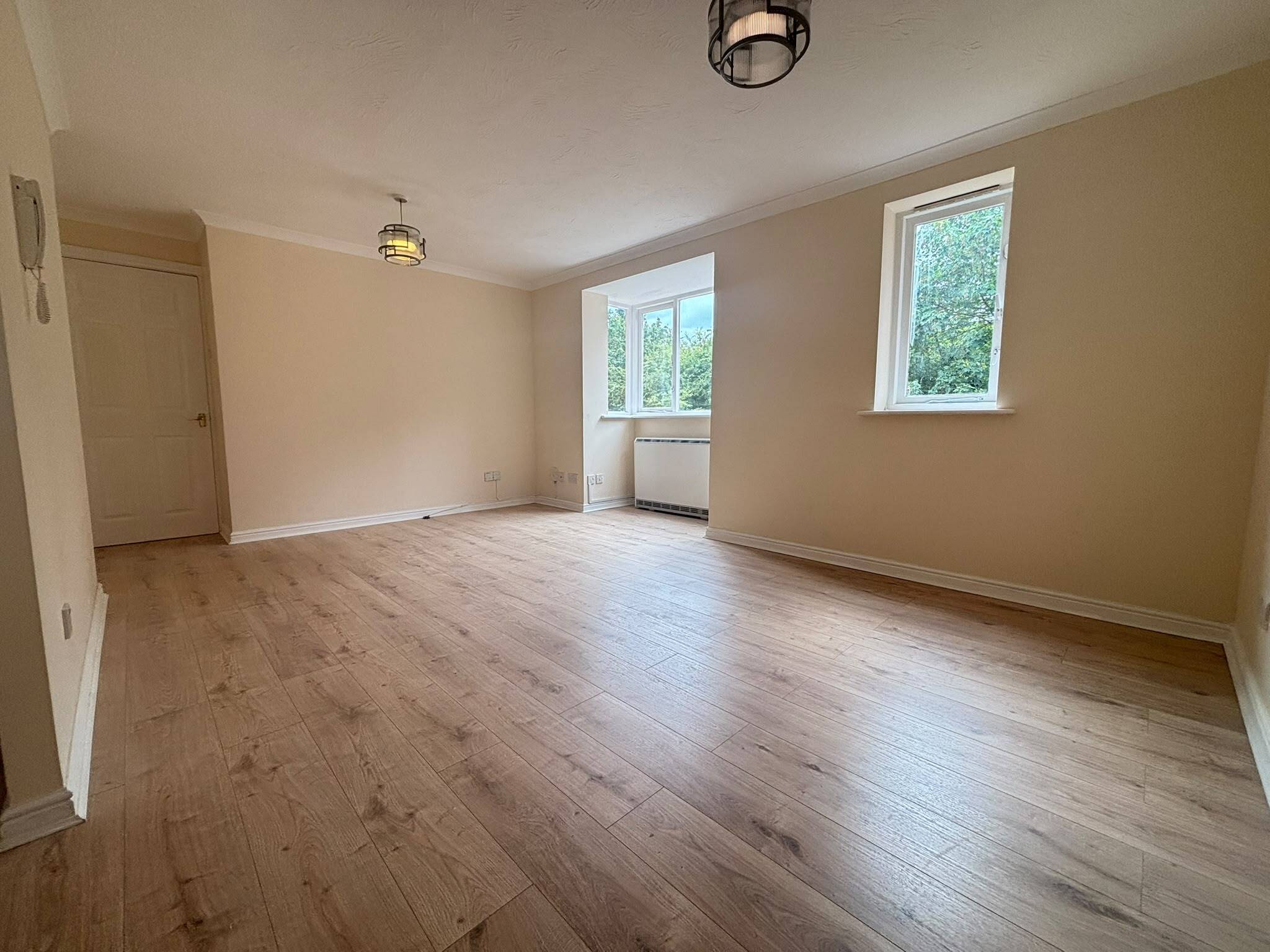 Flat Cumberland Place in Greater London