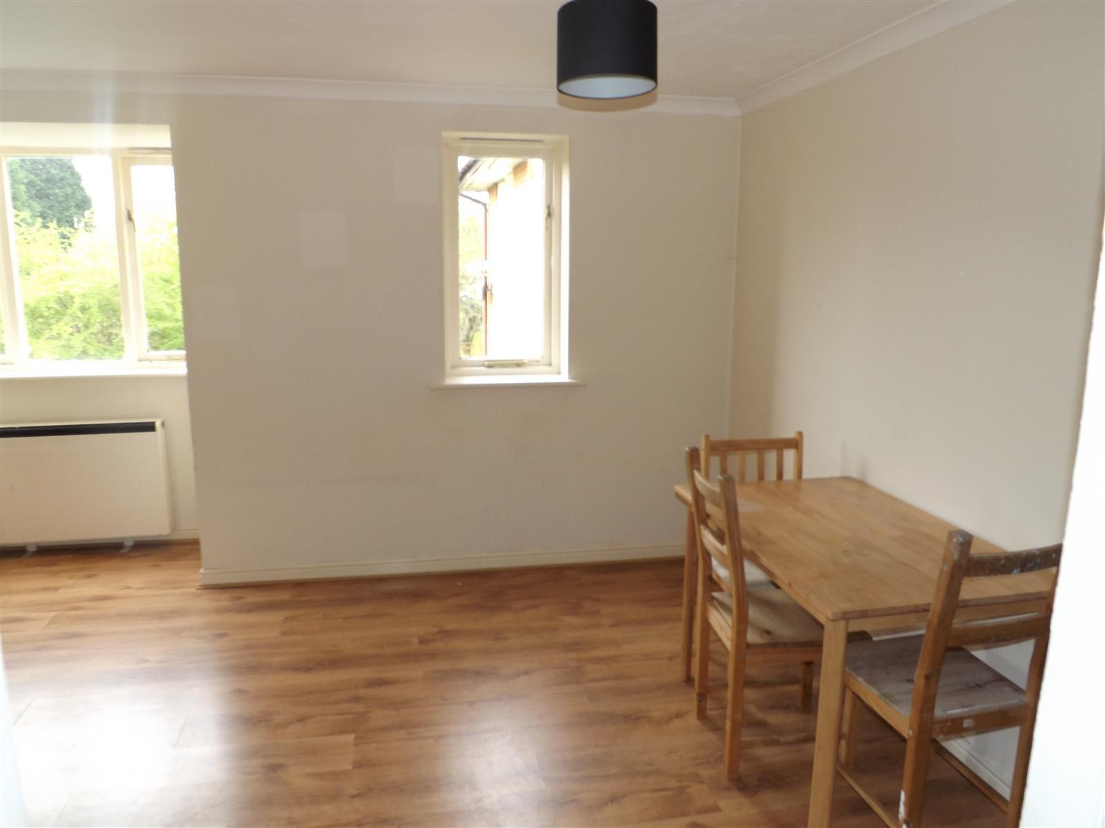 Flat Cumberland Place in Greater London