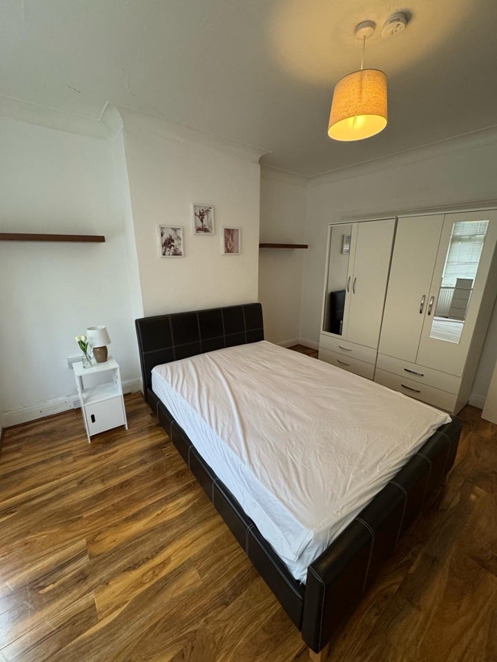 Room Berne Road in Greater London