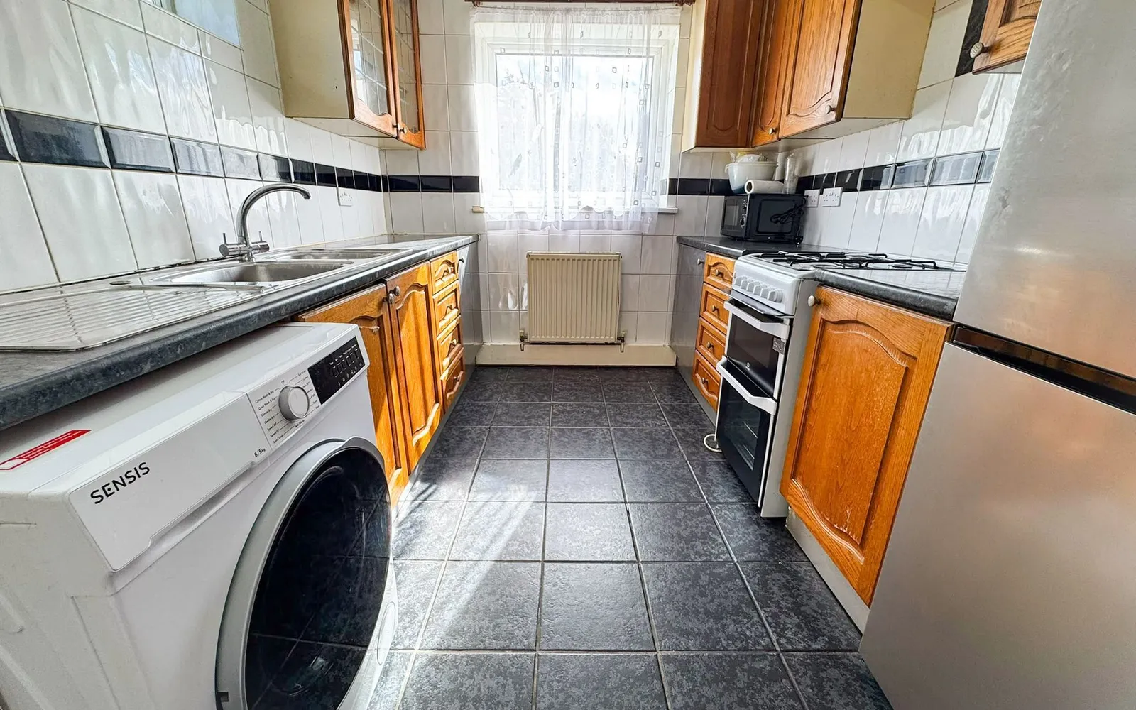 Flat Goldsmith Lane in Greater London