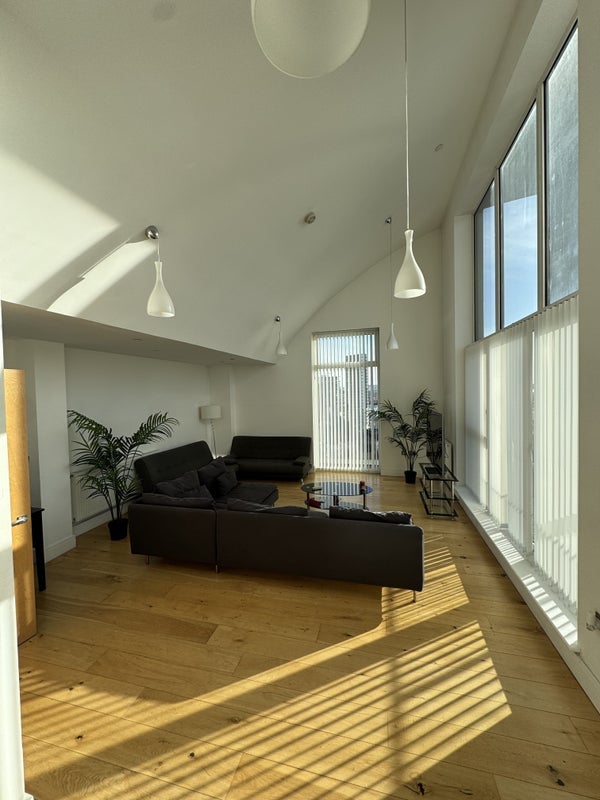 Room Silvertown Way in Greater London