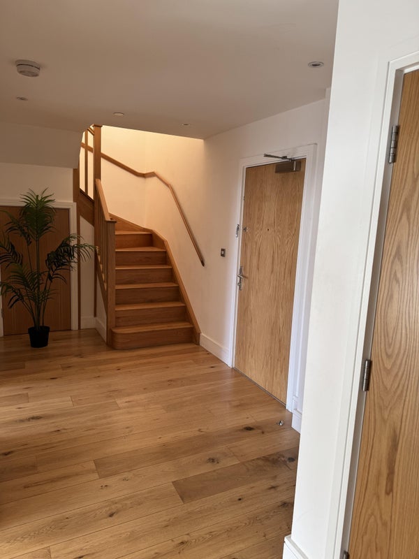 Room Silvertown Way in Greater London