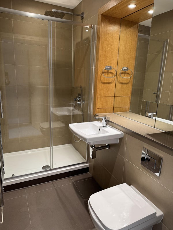 Room Silvertown Way in Greater London