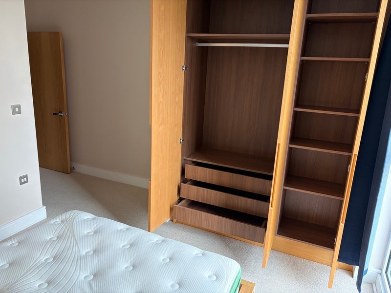 Room Silvertown Way in Greater London