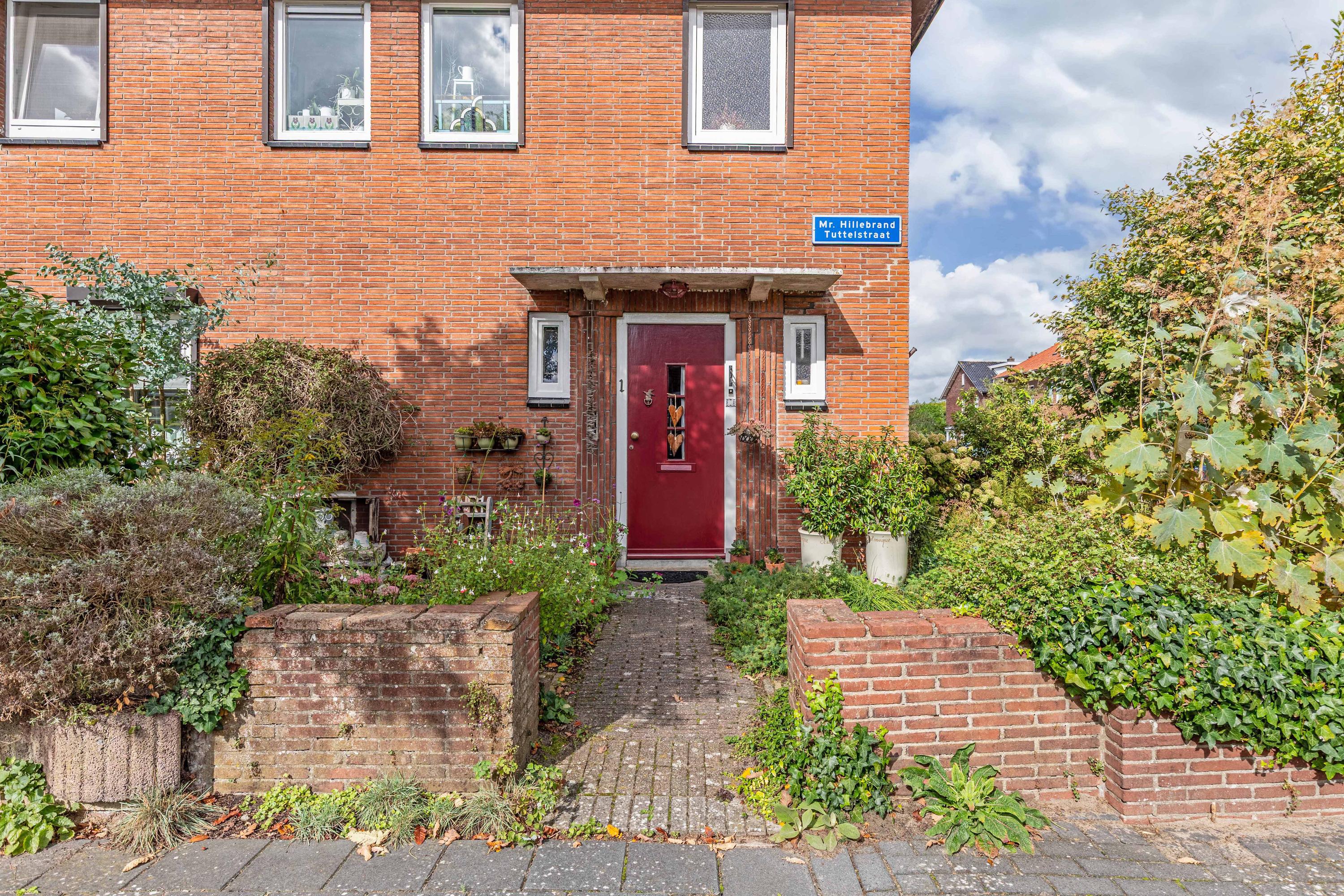 Twee-onder-één-kap te koop: Mr. Hillebrand Tuttelstraat 1, Steenwijk
