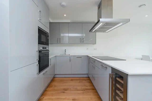 Flat Kilburn High Road in Greater London