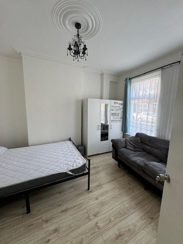Room Thackeray Avenue in Greater London