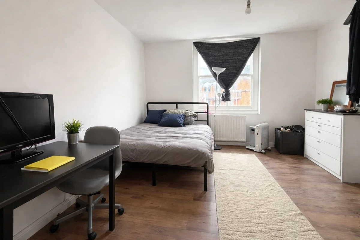 Flat Mare Street in Greater London