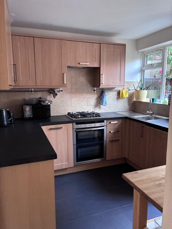 Room Griffiths Road in Greater London