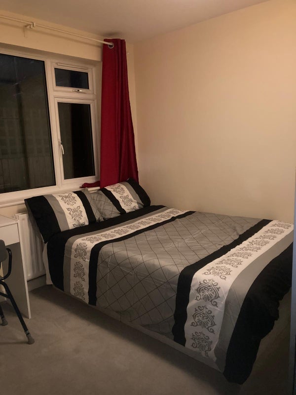 Room Griffiths Road in Greater London