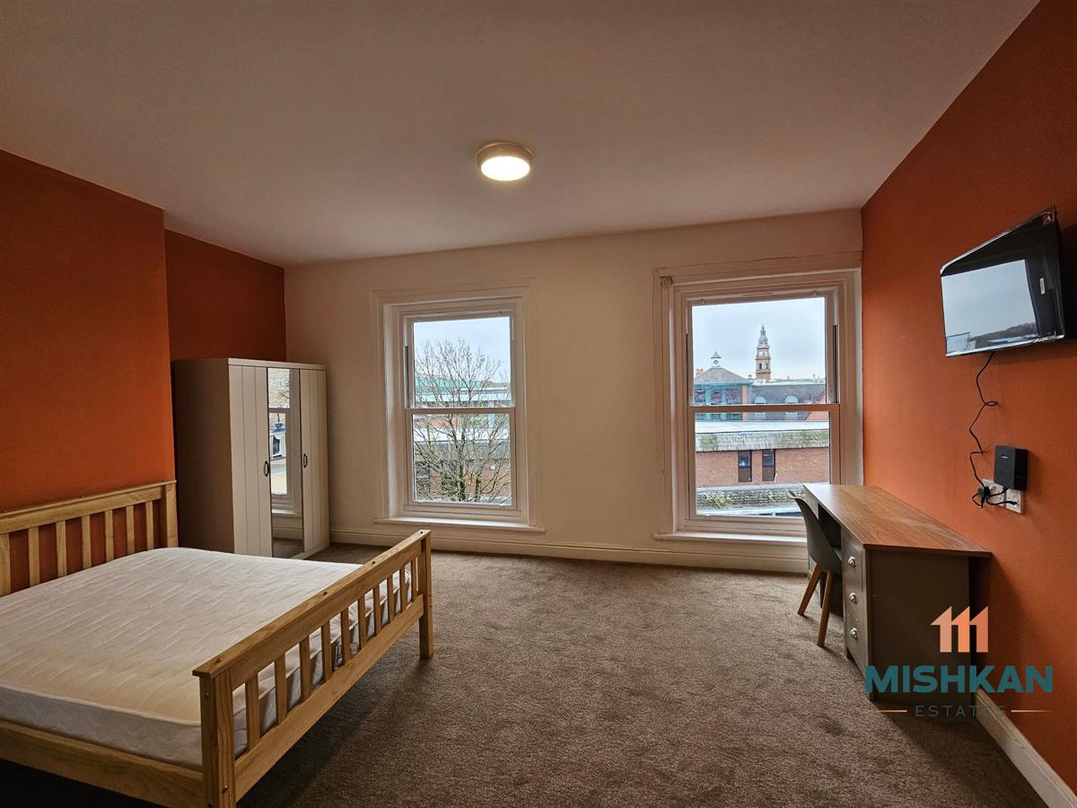 Room Brookside Avenue in St Helens