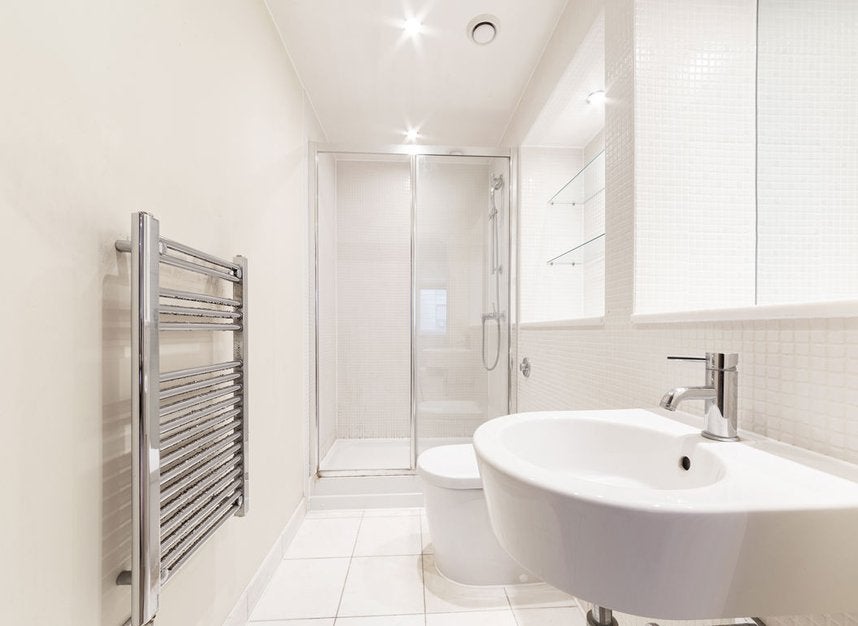 Flat Prestons Road in Greater London