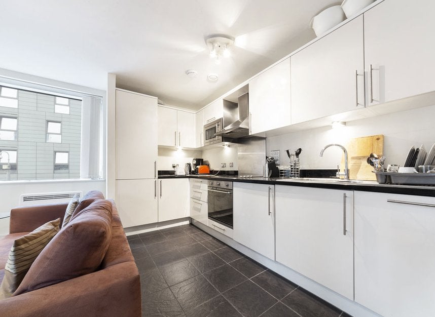 Flat Prestons Road in Greater London