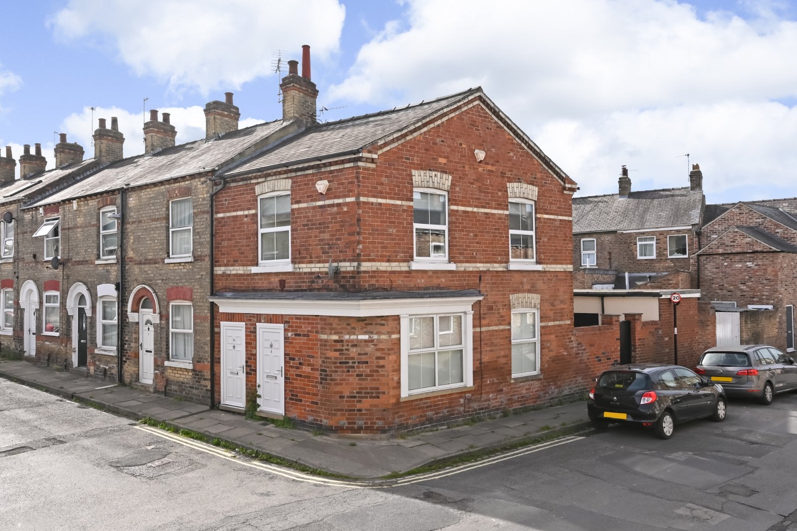 Flat Albany Street in York