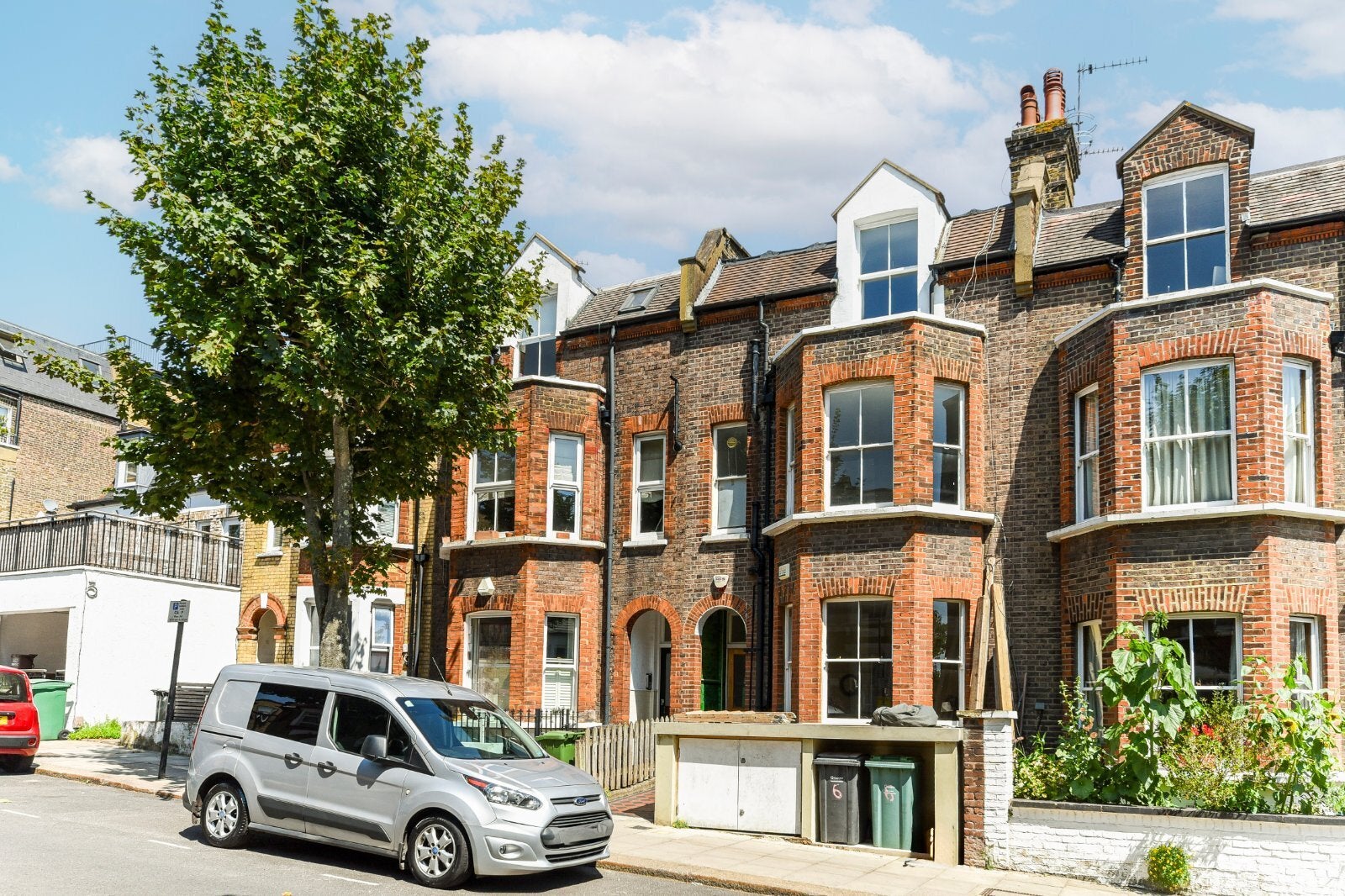 Flat Sumatra Road in Greater London