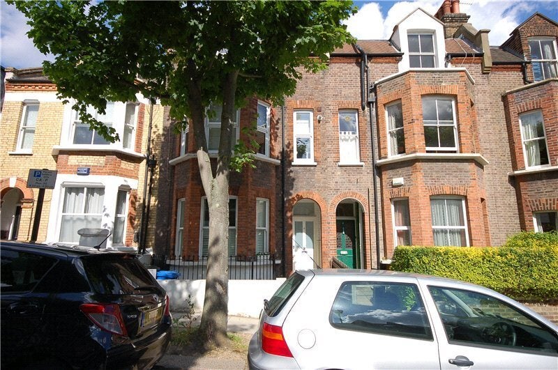 Flat Sumatra Road in Greater London