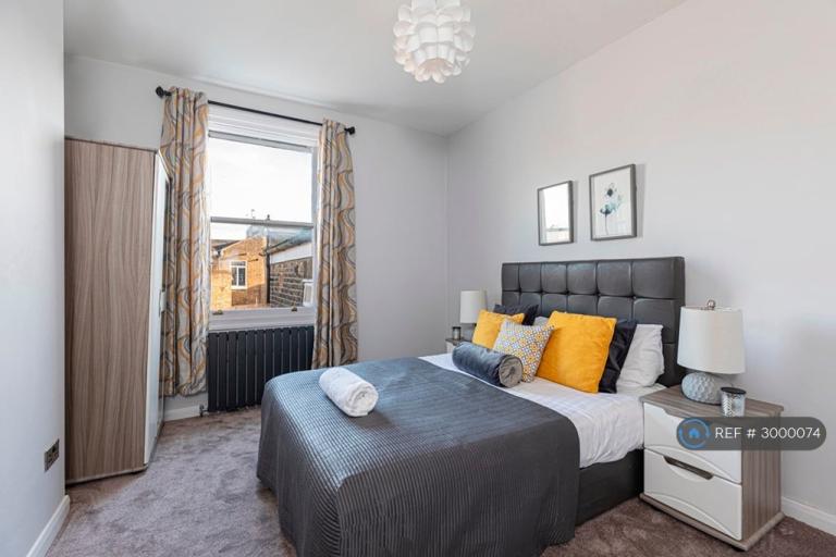 Flat Portnall Road in City of Westminster