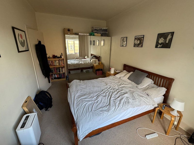 Room South Learmonth Gardens in City of Edinburgh