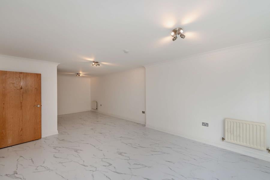 Flat Cottage Close in Greater London