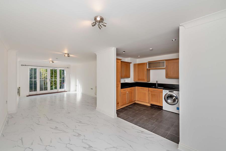 Flat Cottage Close in Greater London