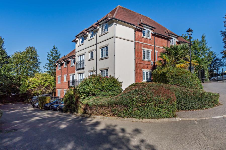 Flat Cottage Close in Greater London