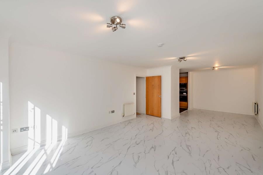 Flat Cottage Close in Greater London