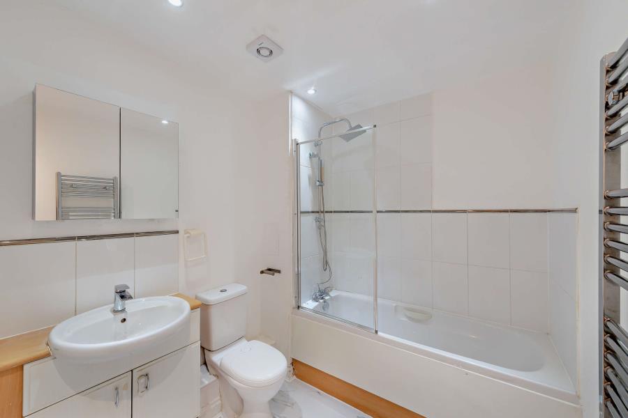 Flat Cottage Close in Greater London