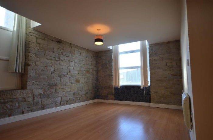 Flat Dewsbury Road in Calderdale