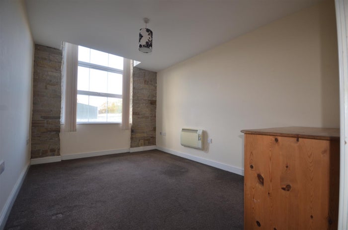 Flat Dewsbury Road in Calderdale