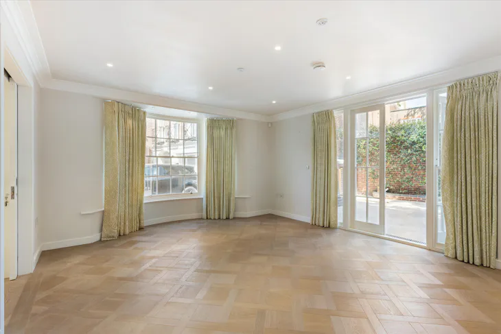 House Somerset Square in Greater London